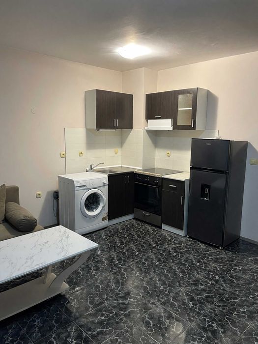 Дава се под наем Двустаен апартамент в Пловдив, Южен - 76 кв.м за 200 € - Снимка #1