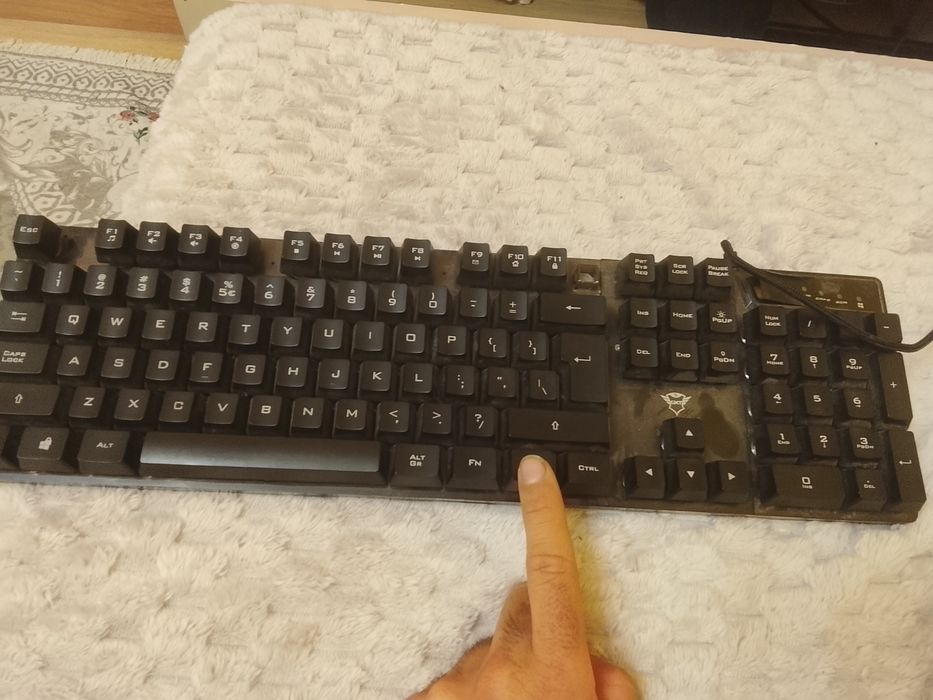 Продавам геимърска клаветура