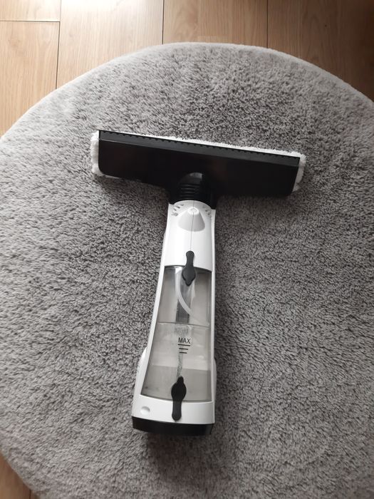 Акумулаторна стъклочистачка