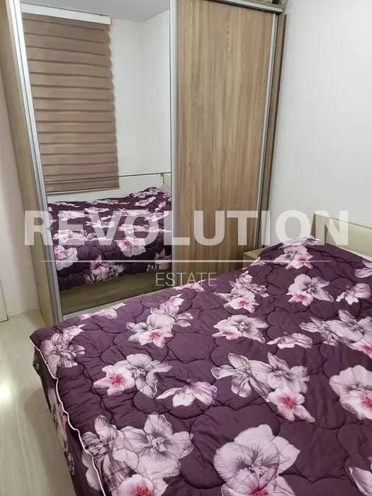 Дава се под наем Двустаен апартамент в Варна, Цветен квартал - 67 кв.м за 425 € - Снимка #1