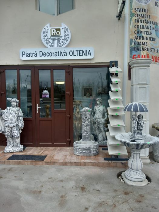 Cișmele, fantani arteziene, statui