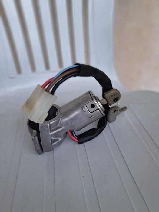 Продавам контактен ключ за микробус