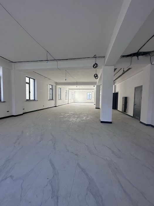 Сдам помещение 8 этажное здание1 этаж Яккасарай400м2