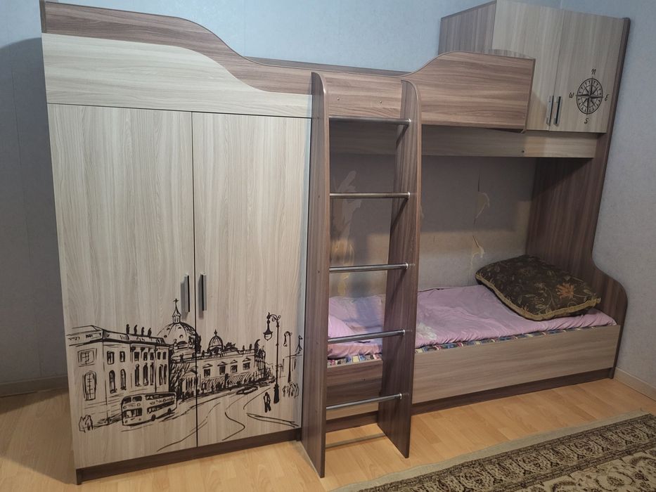 Продам  двух ярусный  кровать с  шкафом  в хорошем состояний самовывоз