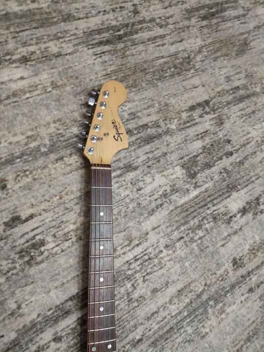 Squier afiniti black классический стратокастер