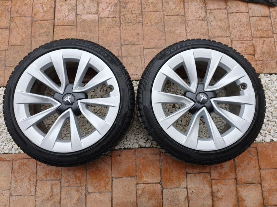 2 Roți / Jante 19" Tesla Model 3 + Anvelope Iarnă Pirelli + Senzori