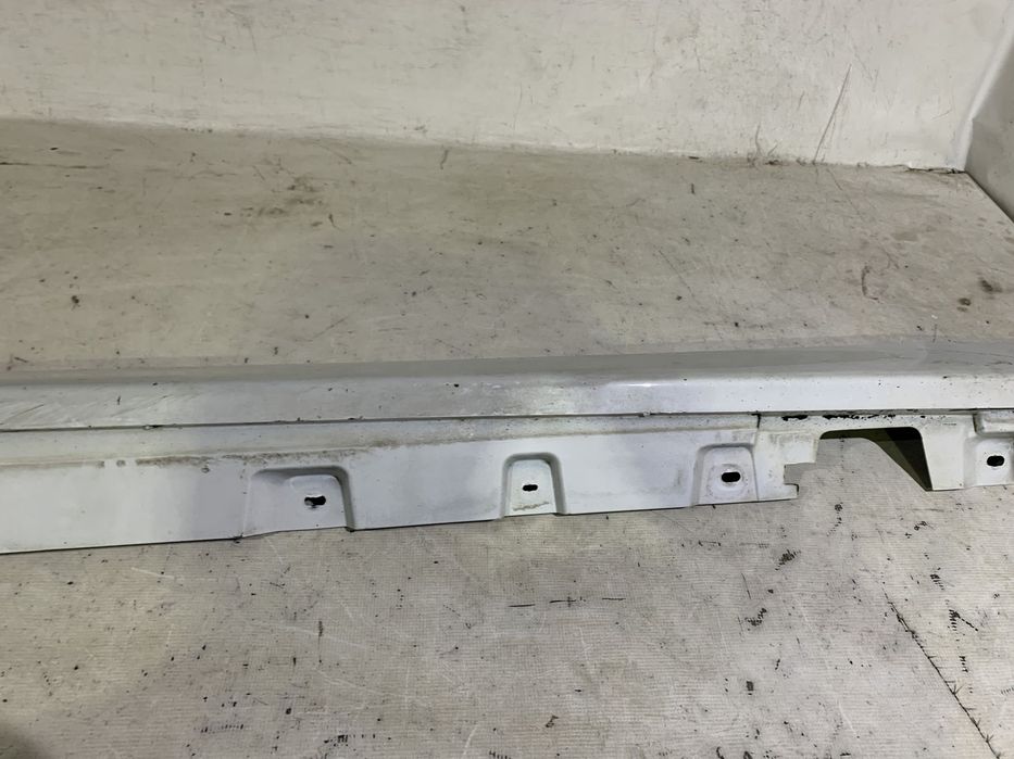 Prag dreapta BMW Seria 5, F10, F11, 2010, 2011, 2012, 2013, 2014, 2015, 2016, cod origine OE 51777184774.