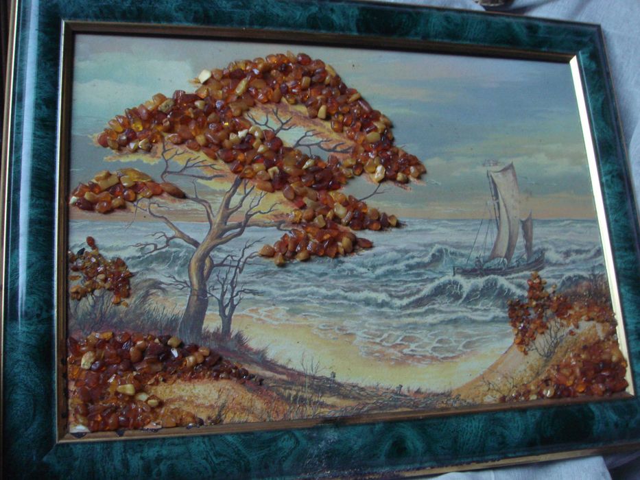 Катина нарисованная и украшенная Натуральным Янтарем из Königsberg