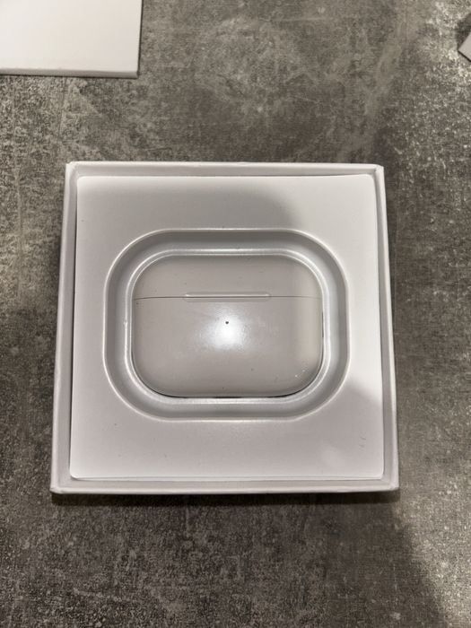 Apple Air Pods Pro(2nd generatin) Калъф MagSafe(USB-C)-2023