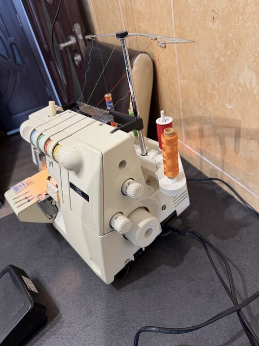 Masina de festonat  Overlock FOX, 4 fire Germania