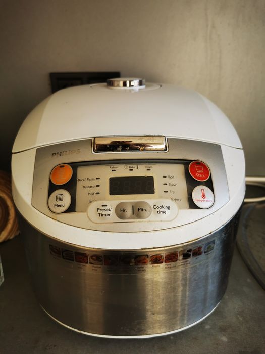 Мултикукър Philips HD3037/70, 5 л, 980 W – работещ