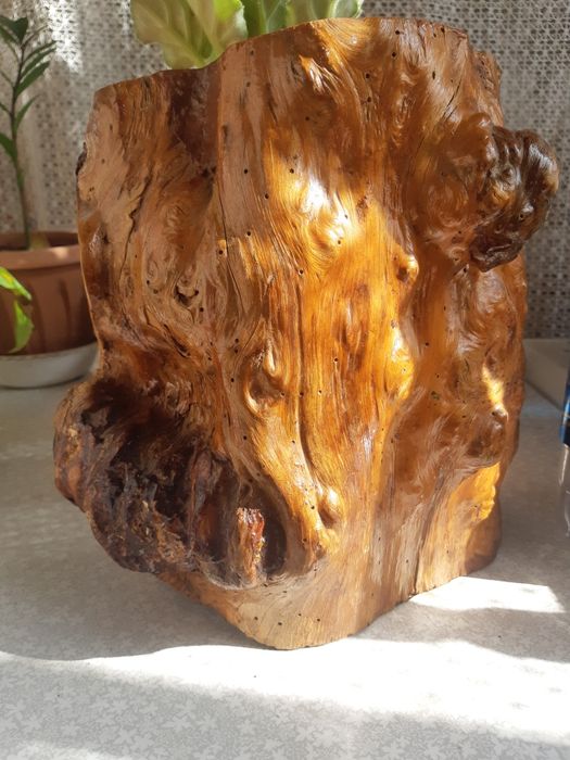 Кашпо из карельской березы