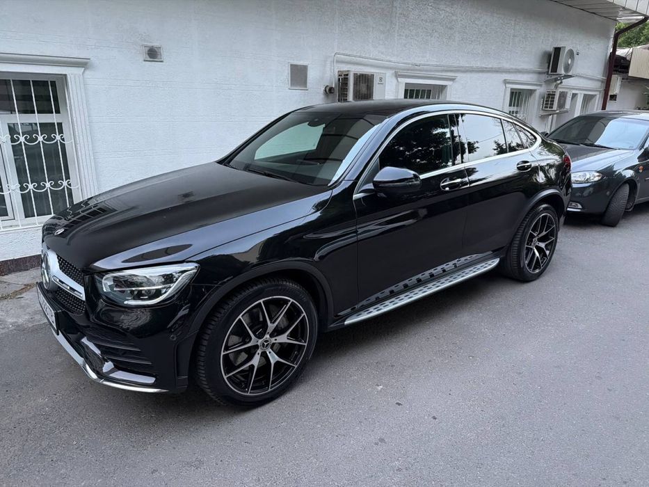 Продам свой Mercedes GLC 300 4 Matic Black