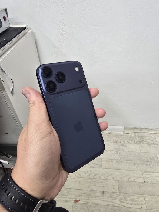 iPhone XR в корпусе 17 Pro 64GB Синий