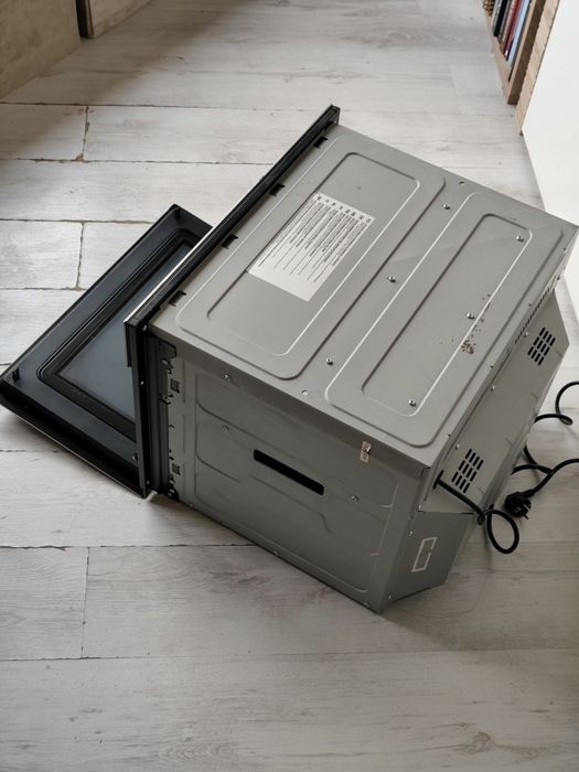 Микровълнова за вграждане с функция грил Kuppersbusch