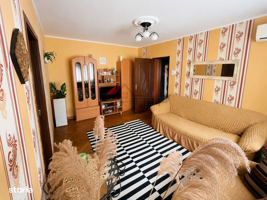 Vanzare apartament 3 camere - Podu Ros - bulevard etaj 2
