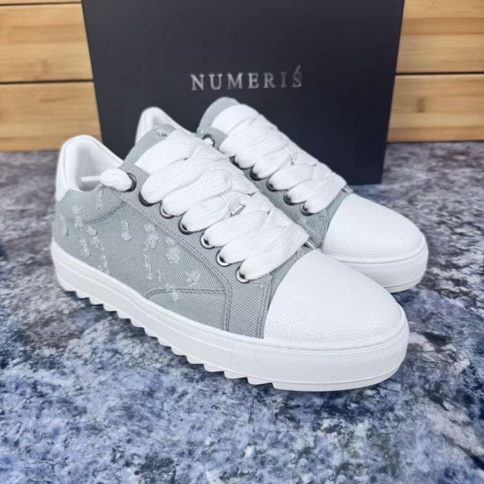 Adidasi numeris noi