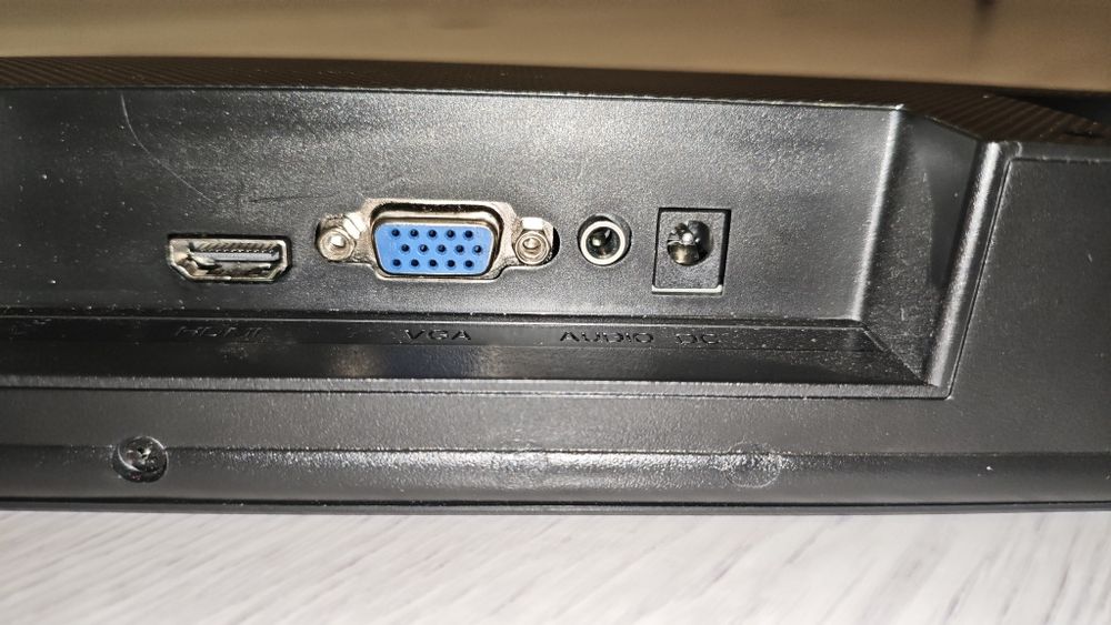 «Не работает матрица, на запчасти»