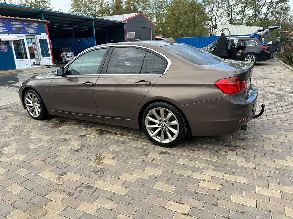 Bmw 320i ED 2013 luna 12, proprietar