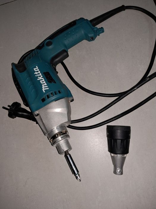 Vând Filetantă Makita și proiectoare LED