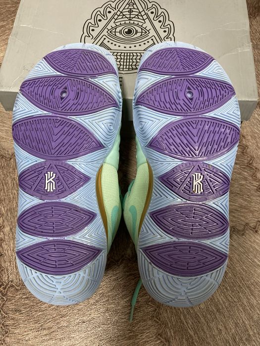 Продам кроссовки naik kyrie 5 squidward