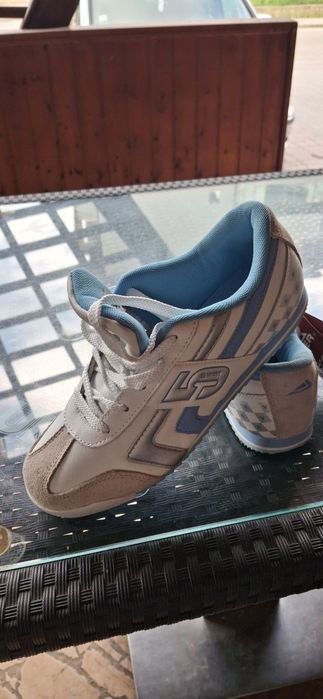 Adidași Veer sport – Noi, cu etichetă
Vând
