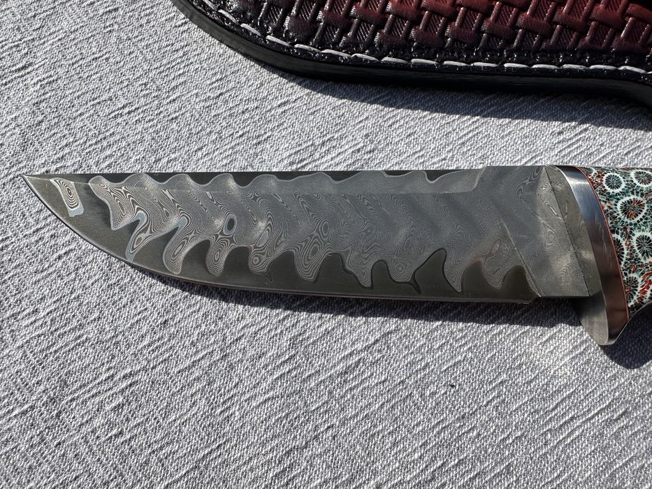 Ловен нож дамаск и стабилизиран корал