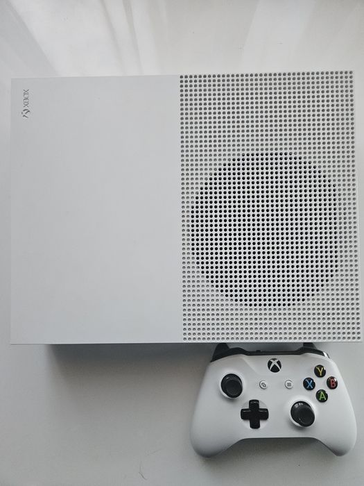 Xbox One S + 35 jocuri - pachet complet