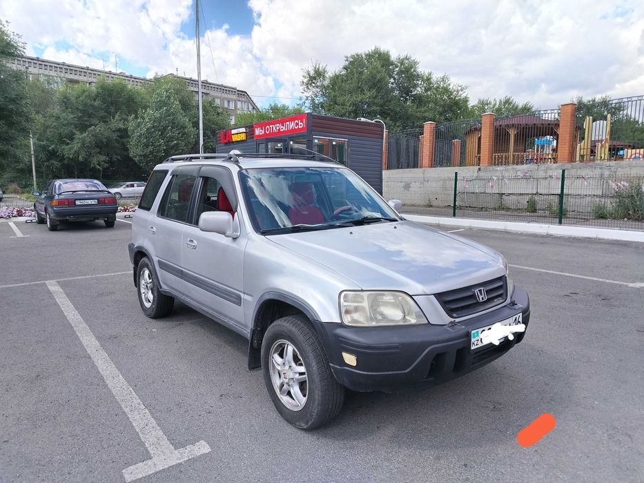 Кроссовер Honda CR-V RD1, левый руль