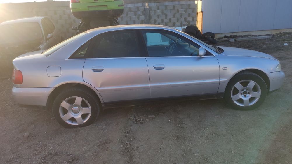 Audi A4 2.8 quattro на части