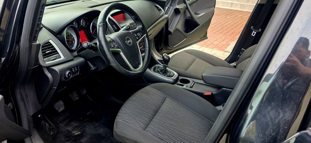 Opel astra j 1.7 cdti facelift  intretinut ,rar efectuat,volan incalzi