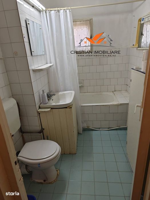 Apartament 3 camere decomandat, etaj 2,  Cetate-Liceul Sportiv!