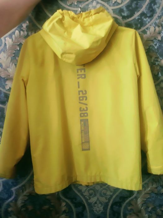 Продам ветровку на флисе.