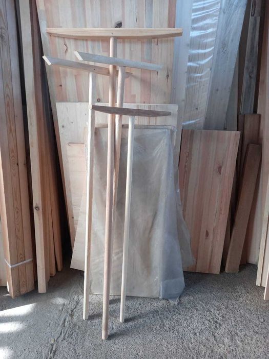 Балясины , швабры из сосновых пород дерева