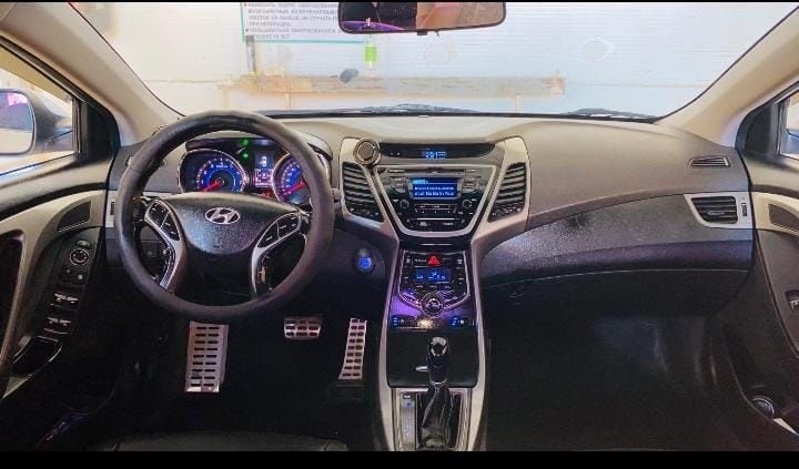 Продам Hyundai Elantra 2014• 1.6 AT