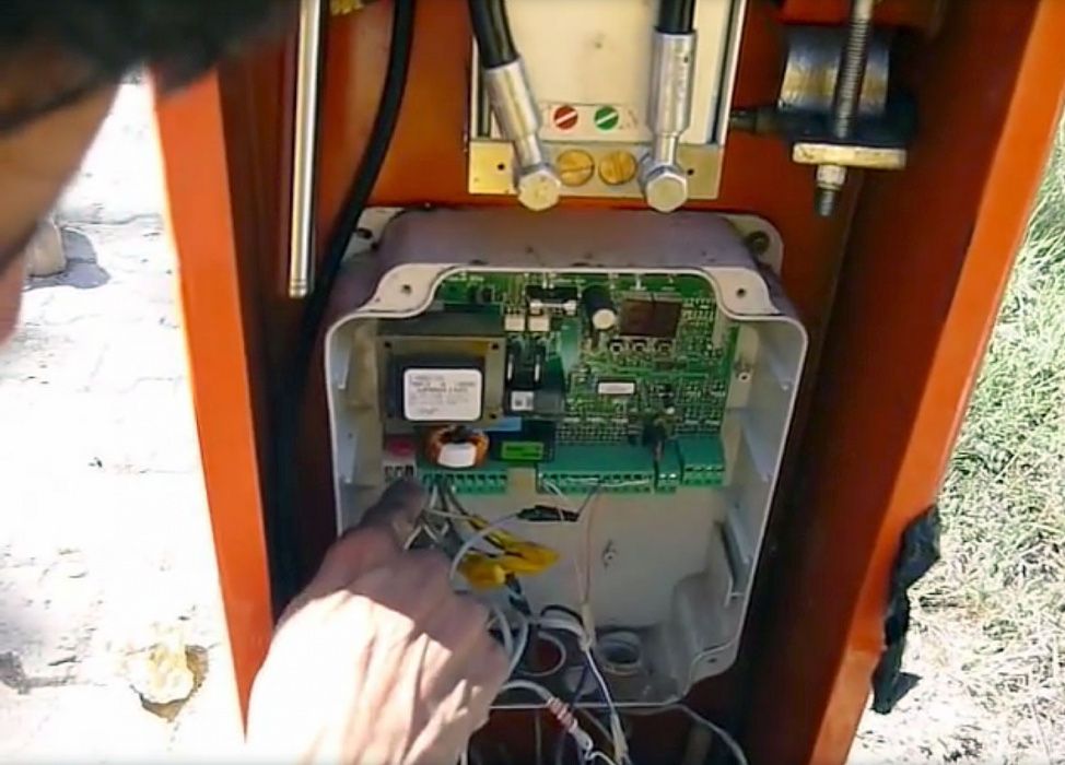 Установка ремонт и обслуживание шлагбаумов. Настройка пультов