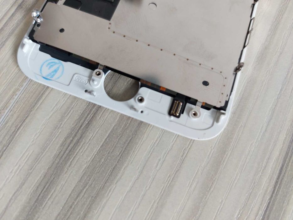 LCD дисплей без бутона Apple iPhone 8 (с камера) бял