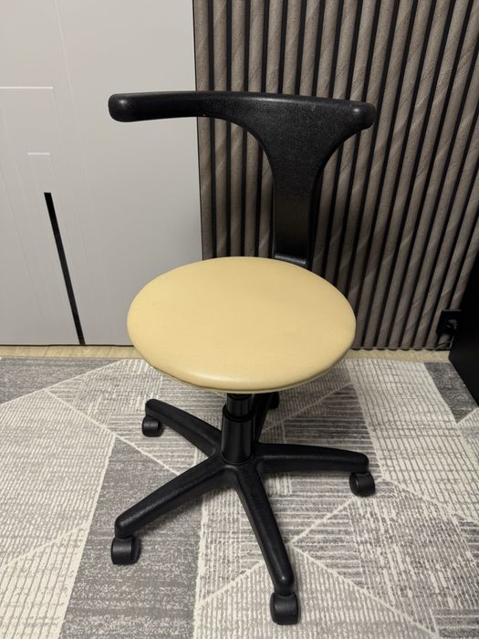 Продам кресло (офисное, компьютерное, для мастера,)