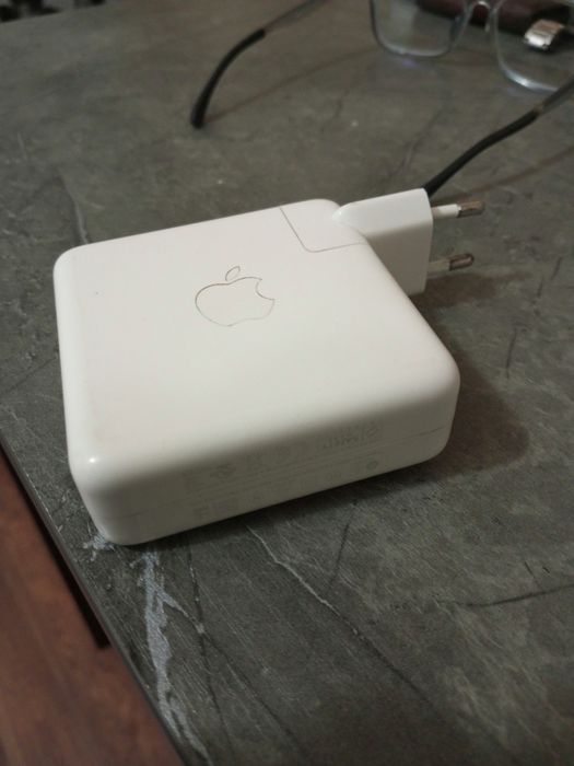 Заводской Apple in California 96W адаптер - зарядка/ США. Заводской.