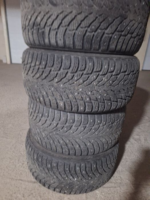 Продам  шины зимние шипованые