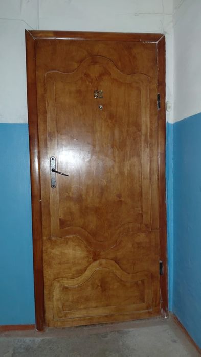 Продам входную дверь