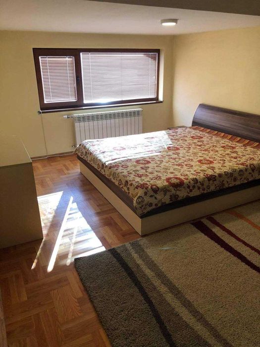 Два етажа от триетажна къща в кв. Вароша - 1500€/м2