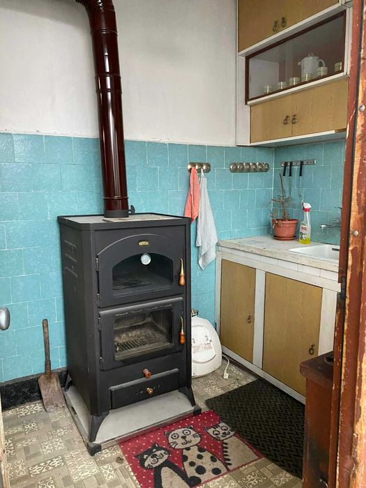 Монолитна къща с гараж с РЗП:240кв.м. с двор от 1462 кв.м.