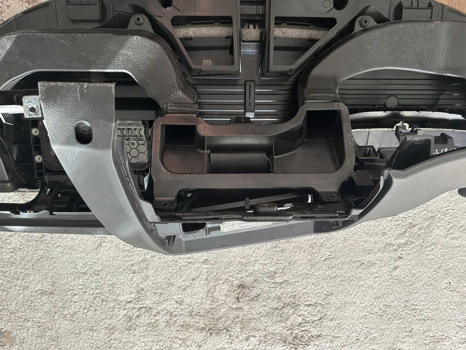 Plansa Bord VW Troc Facelift cu cusatura >2022