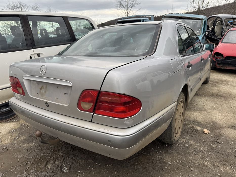 Mercedes w210 e220cdi 125hp AT 1999г На Части
