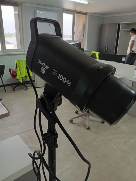 Godox Sl100bi прожектор