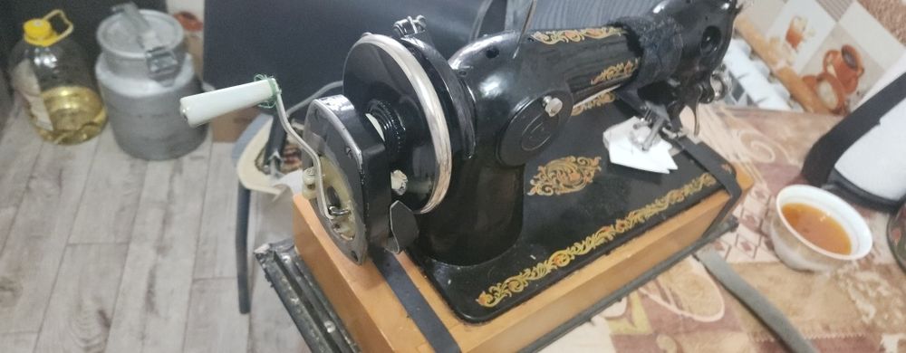 Продам швейную машинку