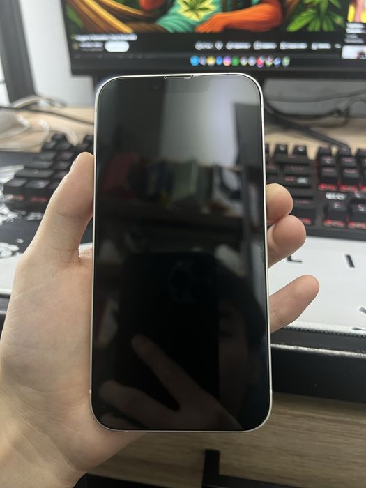 Пролам срочно Айфон 14 белый 128гб 87% акб