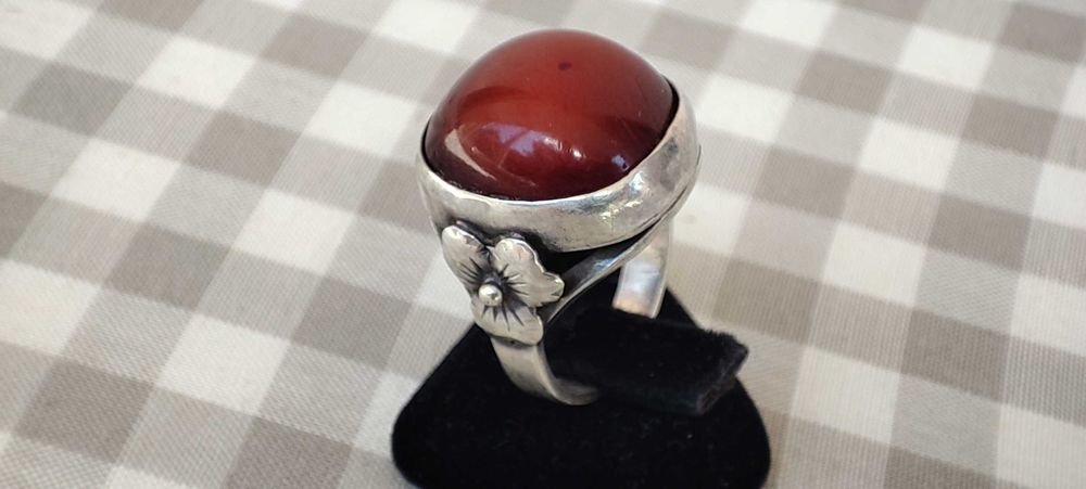 Старинен Сребърен Пръстен с Червен Кехлибар 6.15 гр