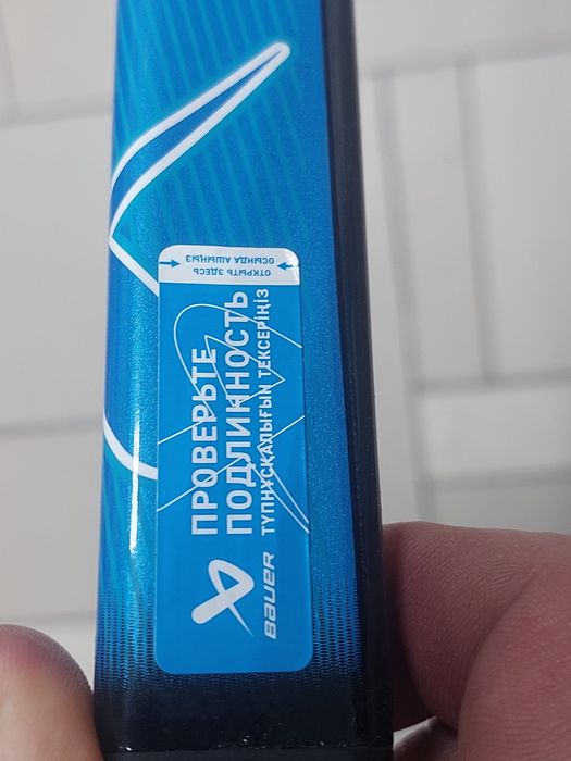 Продам хоккейную клюшку.